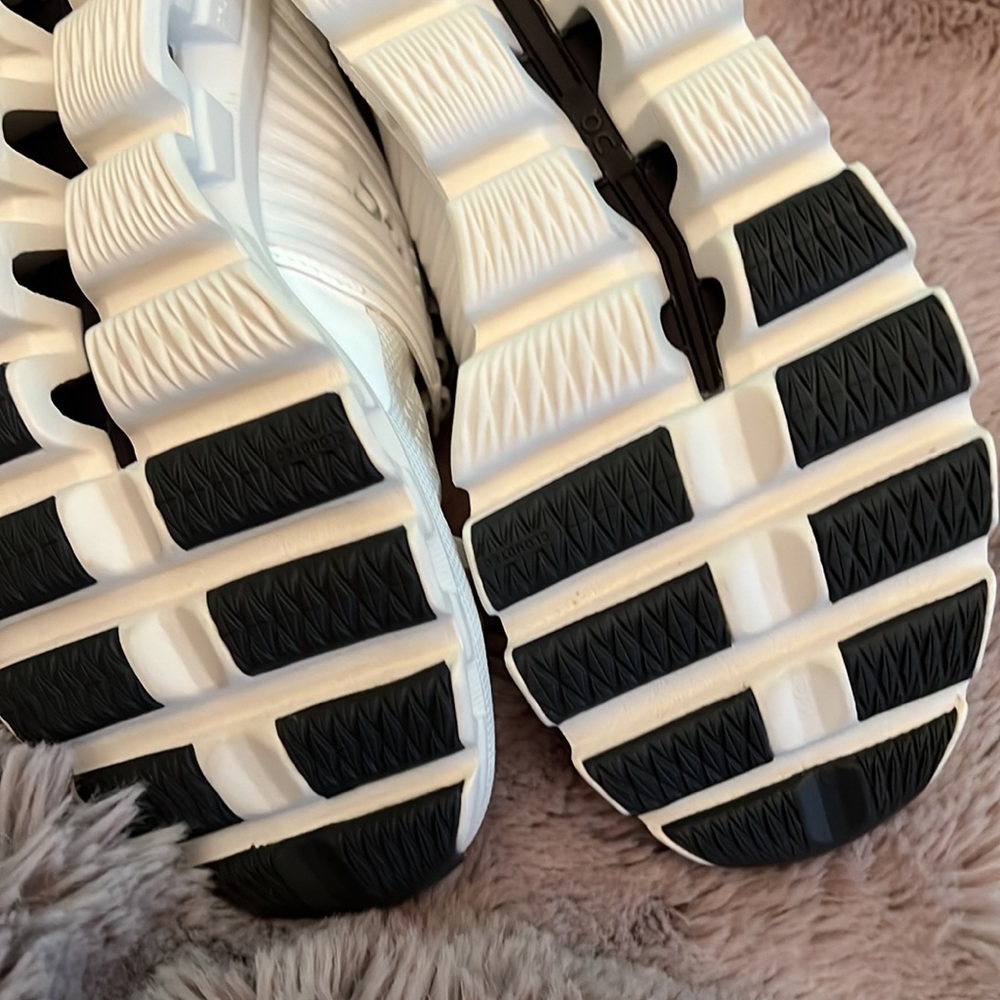 On Cloud Runners - image 5